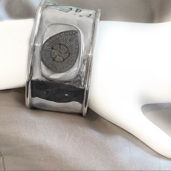 Vtg Red Envelope hammered silver mop bracelet - Picture 8 of 14